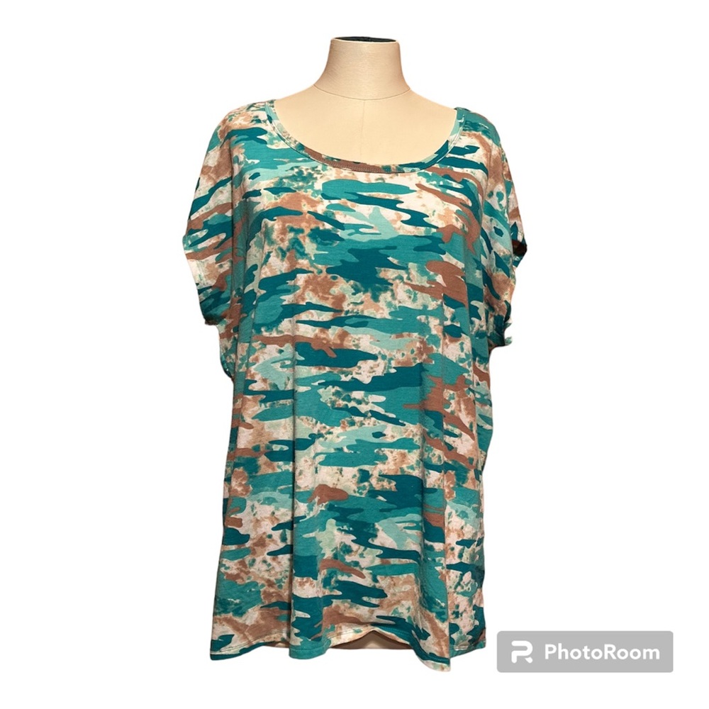 Bobbie Brooks Boutique Womens 2x Green Camouflage Short Sleeve Split Back Top